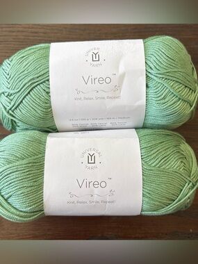 Universal Vireo Soft Macaron Green Yarn - 2 Skeins